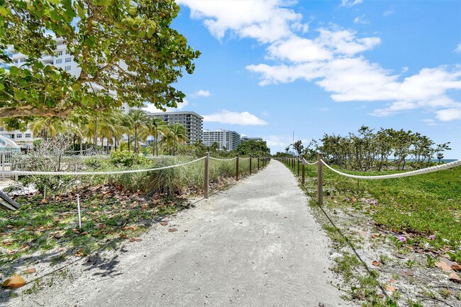 Building Photo - 9225 Collins Ave