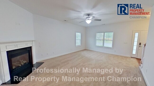 Building Photo - Large Home Near Camp Lejuene and Stone Bay