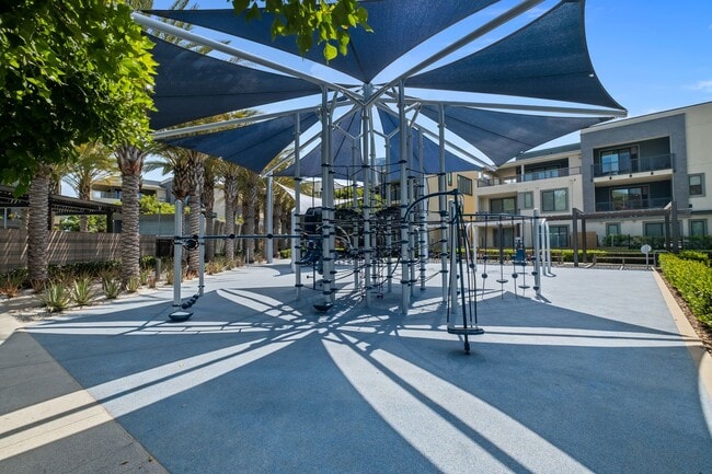 Building Photo - 195 Bowery