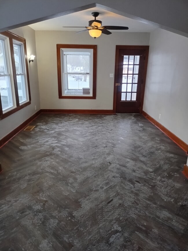 Building Photo - 145 E Addison St