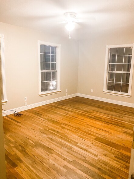 Primary Photo - 411 College Street