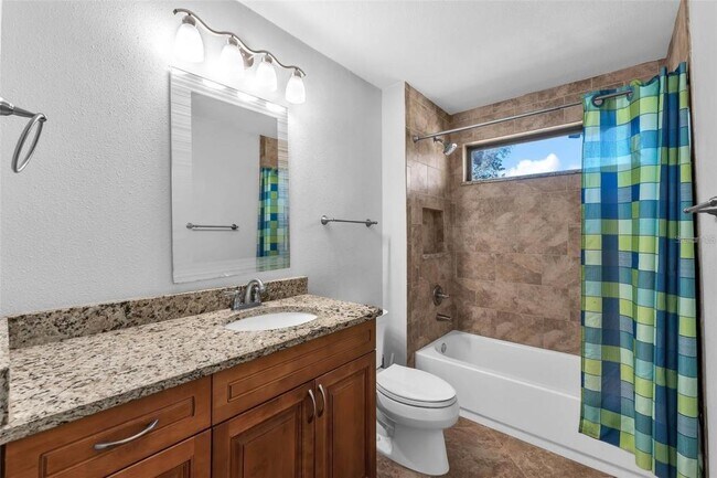 Building Photo - 1702 Horseshoe Dr