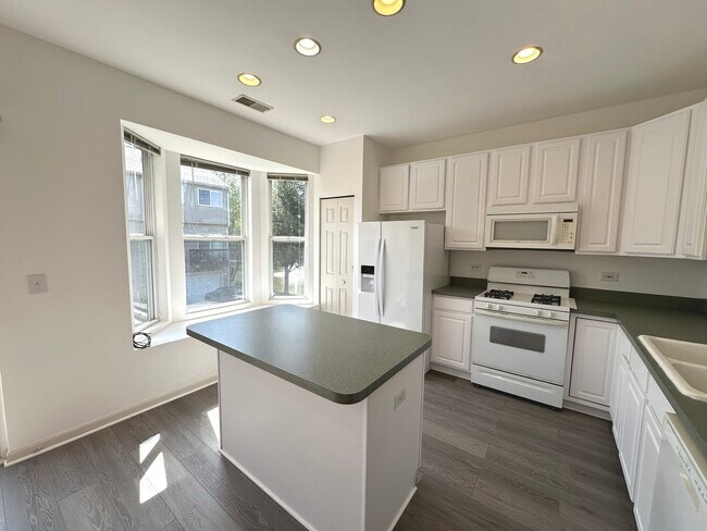Building Photo - 31782 Pine View Blvd