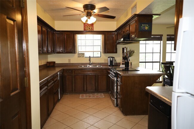 Building Photo - 9948 Twin Shores Dr