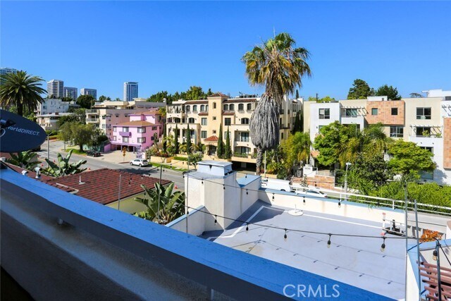 Building Photo - 1423 S Beverly Glen Blvd