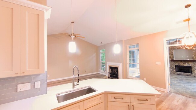 Building Photo - 14808 Bergerac Ct