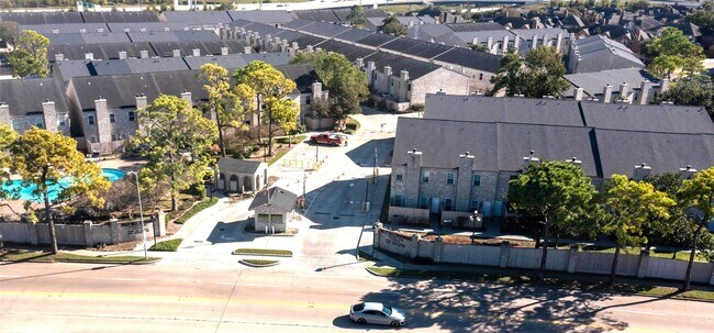 Building Photo - 2984 Holly Hall St