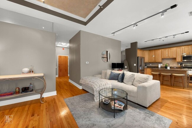 Building Photo - Modern Living Right in the Loop and Free P...