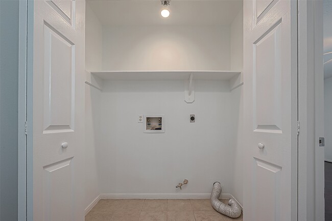 Building Photo - 4431 Duesenberg Dr