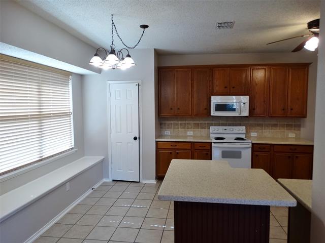 Building Photo - 7208 Yellowstone Dr