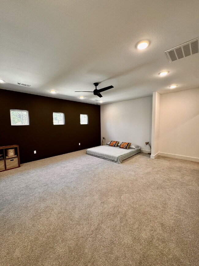 Building Photo - 8881 Williams Rd