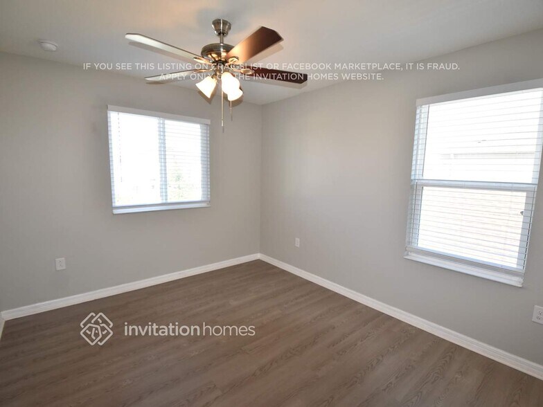 Building Photo - 10619 Laguna Plains Dr