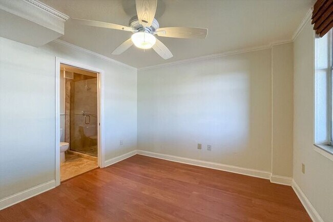 Building Photo - Beautiful Waterfront 3/2.5 Lake Virginia C...