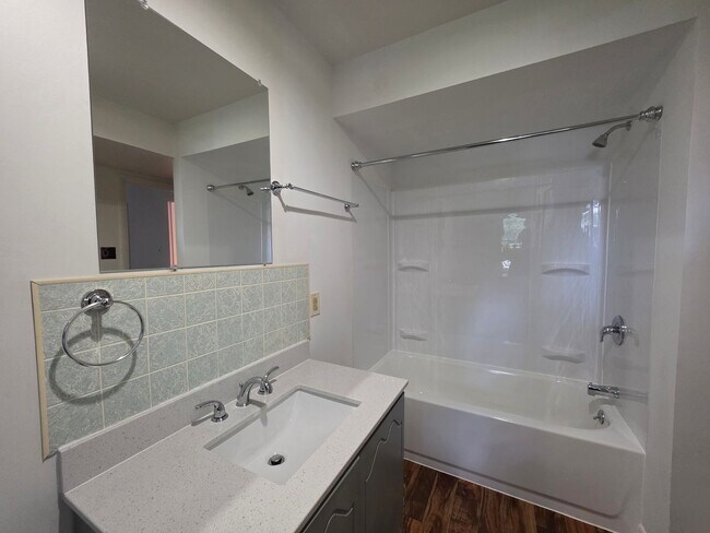 Building Photo - 110 E 40th St