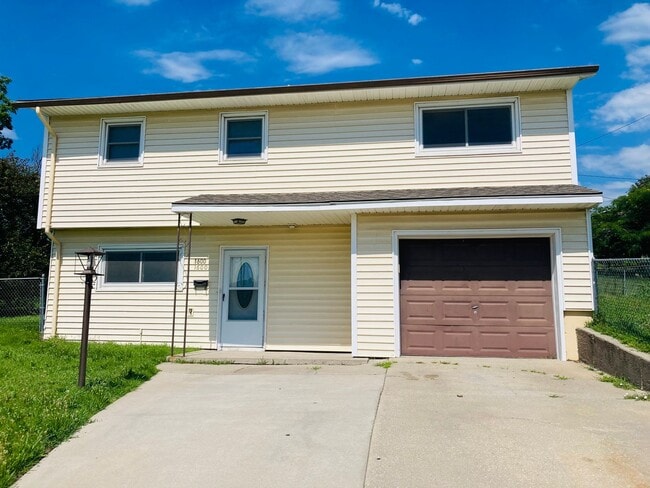 Primary Photo - Great Home Great Location