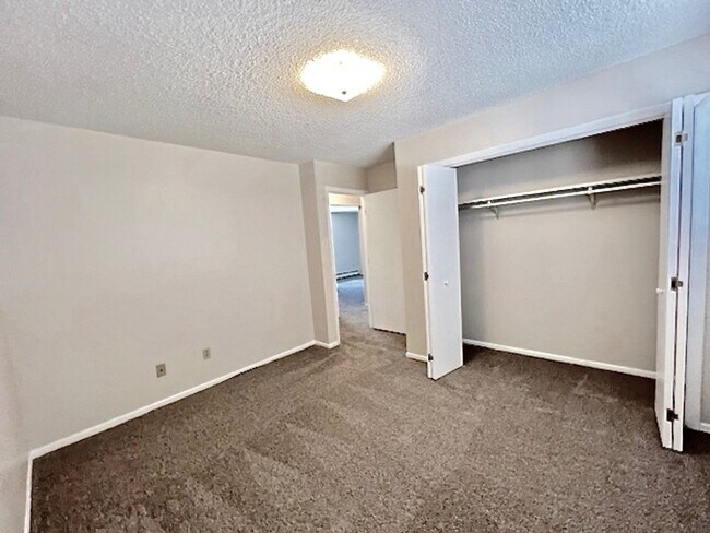 Building Photo - 6455 Yvonne Way