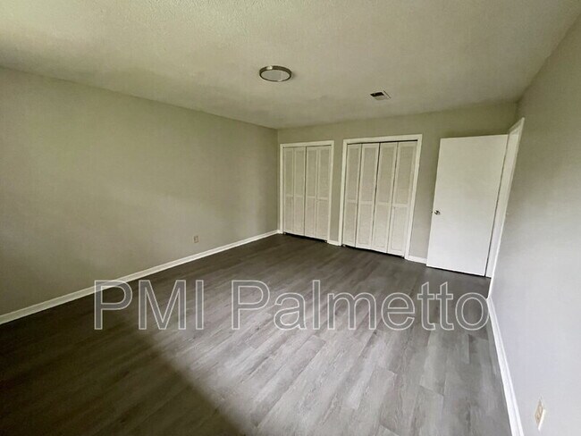 Building Photo - 1900 Tall Pines Cir