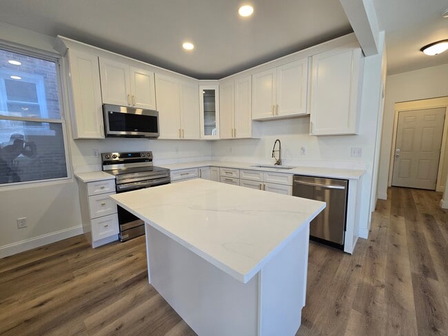 Building Photo - 762 E Station St