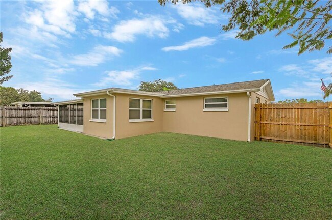 Building Photo - 5135 Kiwi Dr