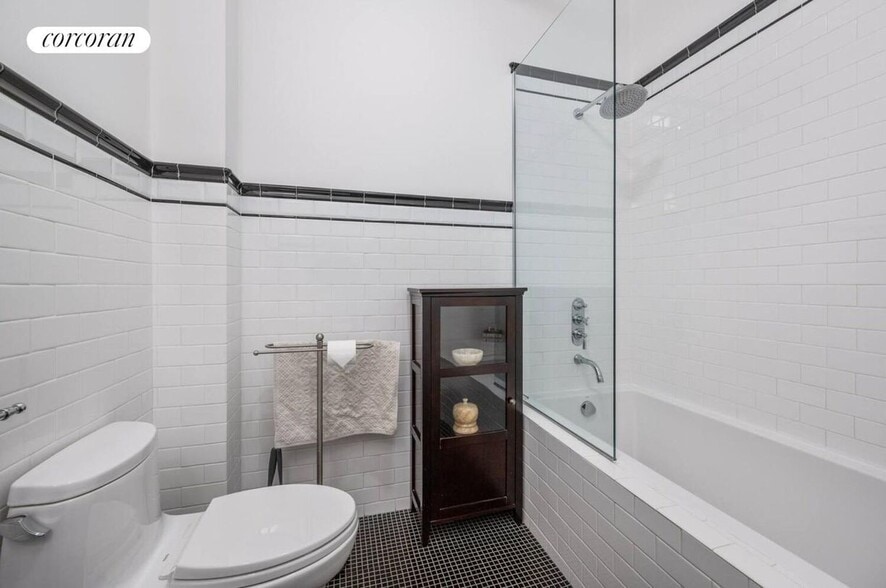 Building Photo - 460 W Broadway