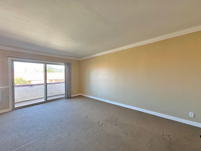 Building Photo - 1 bedroom Condo located in San Carlos!