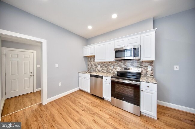 Building Photo - 655 Bourbon St