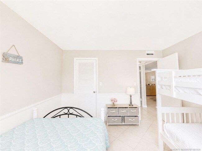 Building Photo - 7430 S Ocean Dr