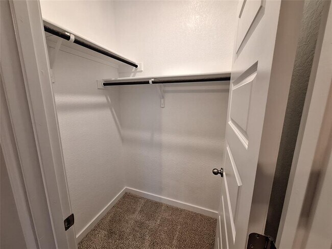 Building Photo - 758 Staglin St