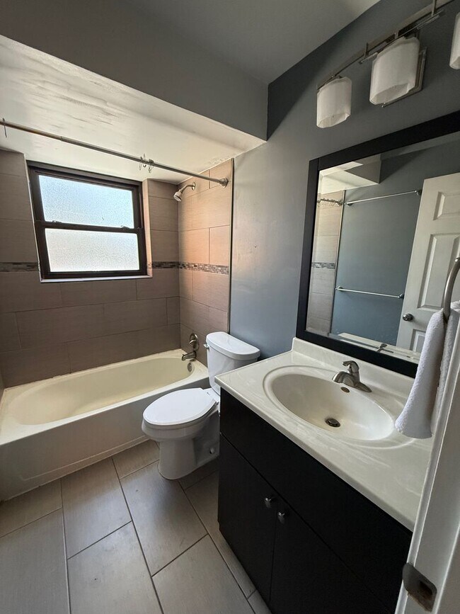 Building Photo - Grants Farm Condo!