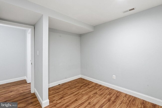 Building Photo - 1618 1st St NE