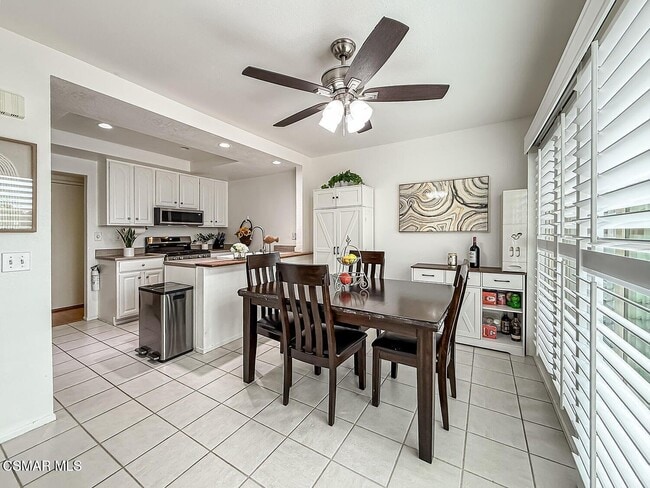 Building Photo - 560 Chapala Dr