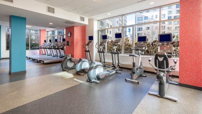 Building Photo - 285 Third St. Unit 816