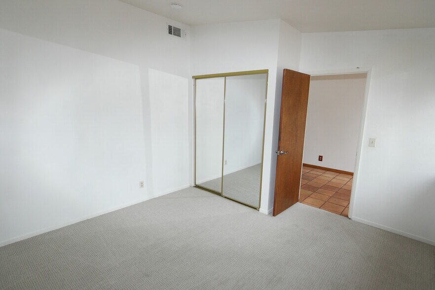 Building Photo - 611 Calle Pensamiento