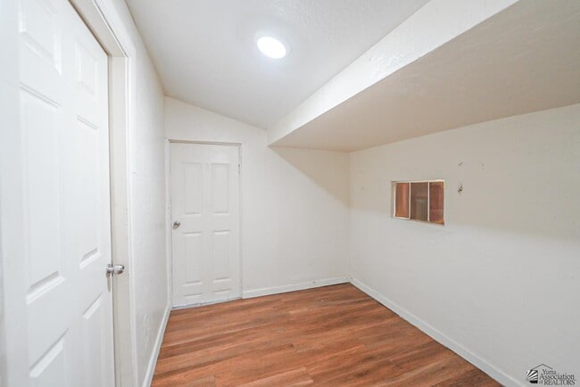 Building Photo - 1181 W 8th Pl