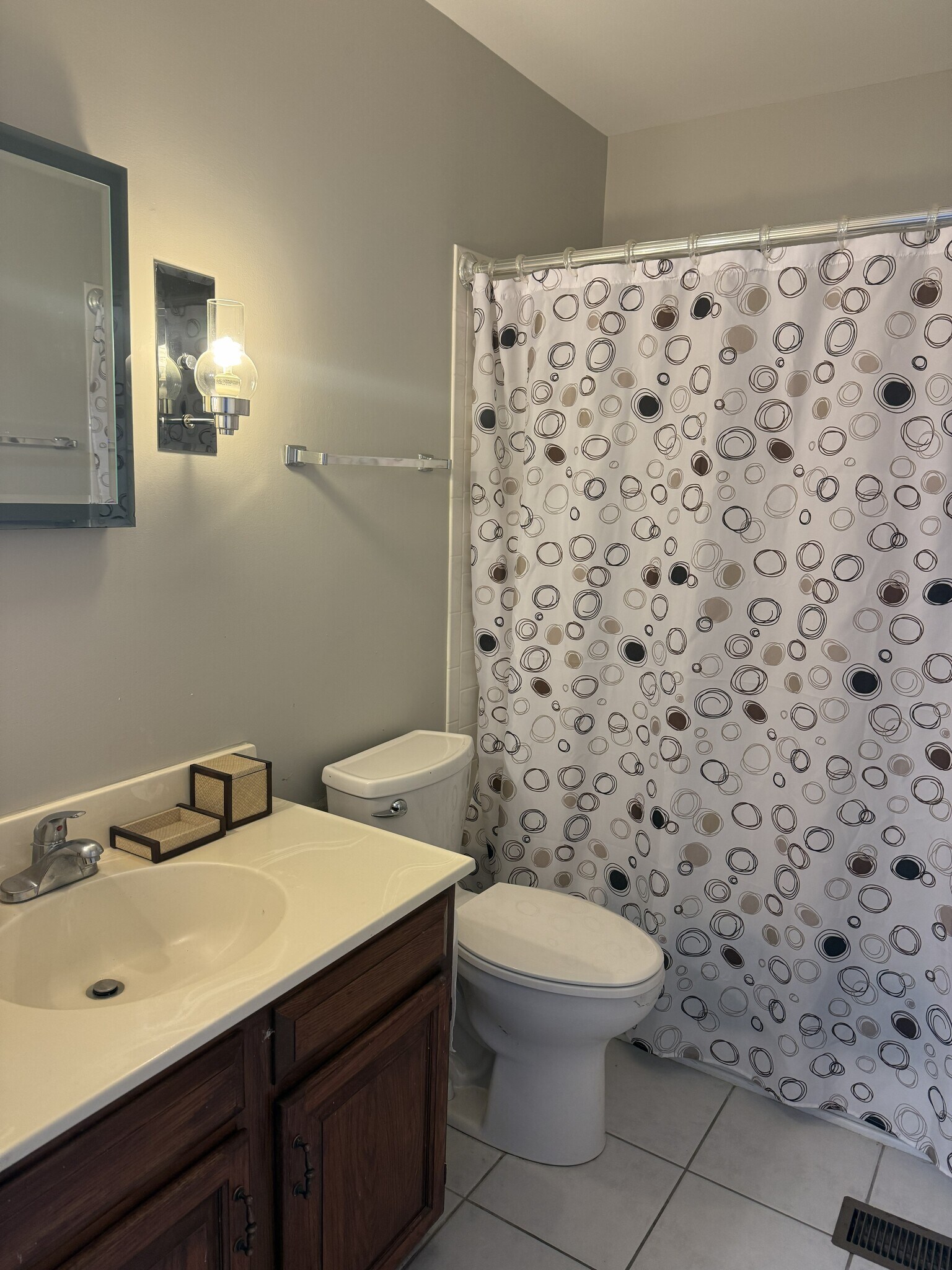 Building Photo - 525 Lasalle Ln