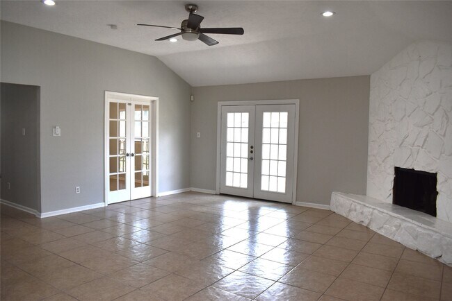 Building Photo - 18007 Forest Cedars Dr