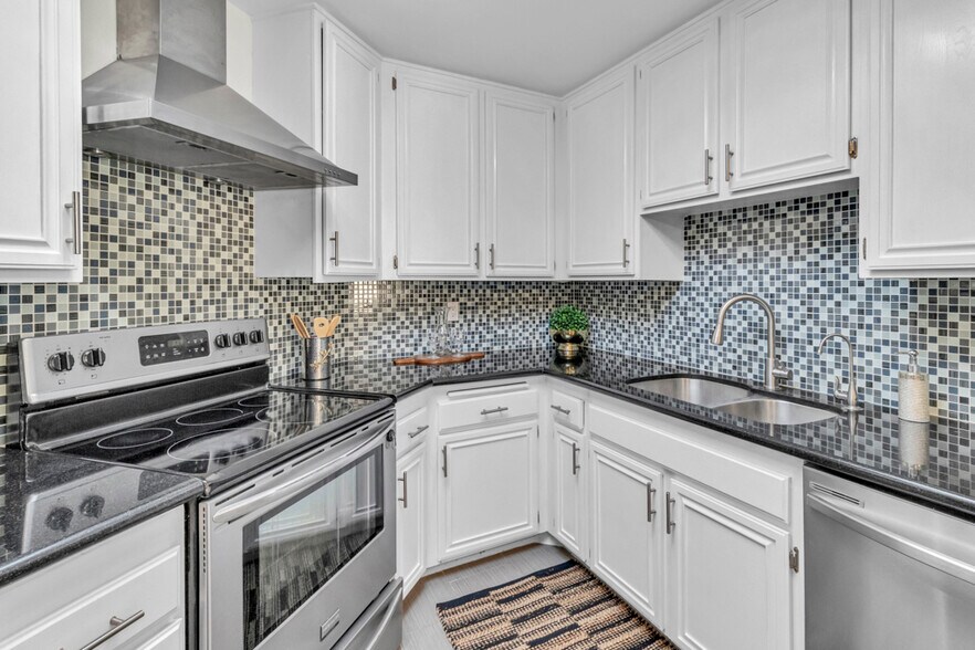 Building Photo - 4499 Via Marisol Via