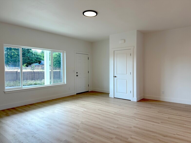 Building Photo - 3021 Harold Dr SE