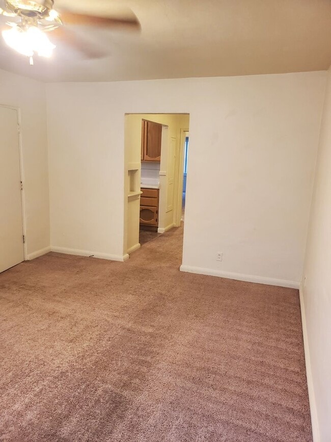 Building Photo - Elizabeth Park