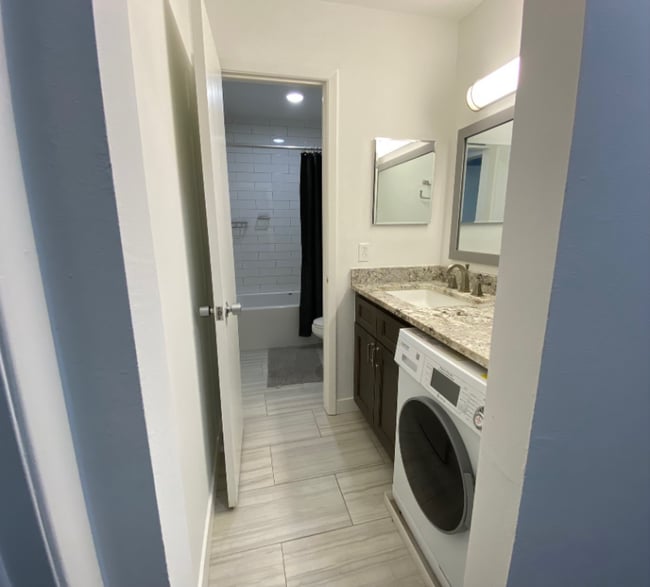 Building Photo - 2225 S Jasmine St