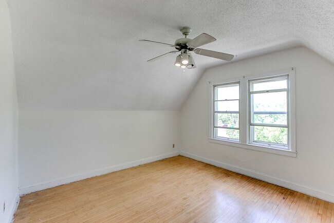 Building Photo - 726-730 Holton St