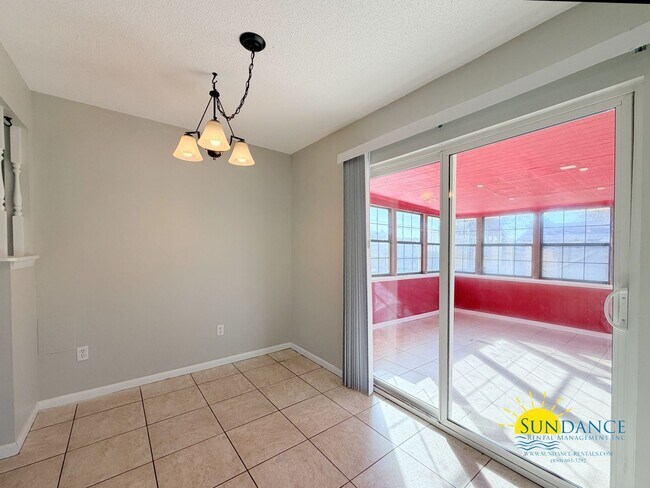 Building Photo - 4 miles from Hurlburt Field, 3 Bedroom beautiful home!