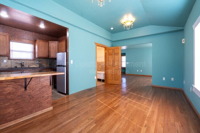 Building Photo - 421 N Emporia Ave