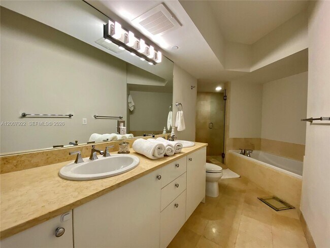 Building Photo - 19900 E Country Club Dr