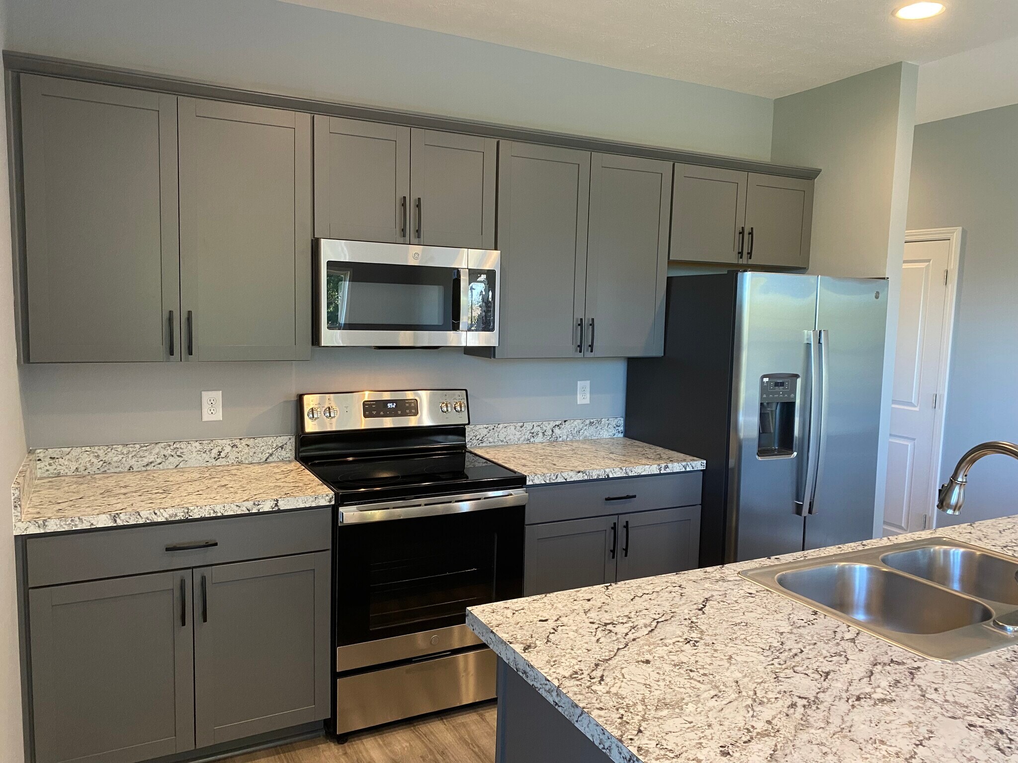 Building Photo - 6557 Valley Brook Trce