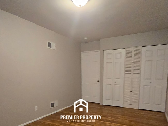 Building Photo - 3BR/1.5BA Florissant Home w/ 2-Car Garage, Fireplace & Fenced Yard - 63033