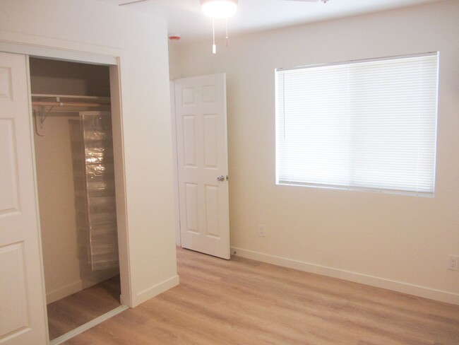 Building Photo - Center (267) North