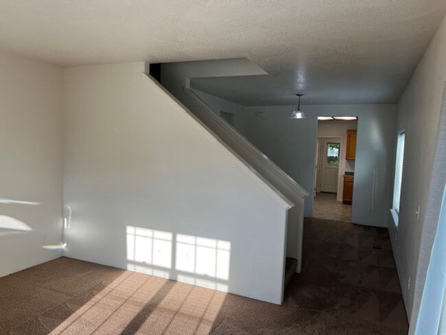 Building Photo - Two Story Townhome