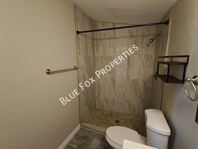 Building Photo - 619 S Highland Ave