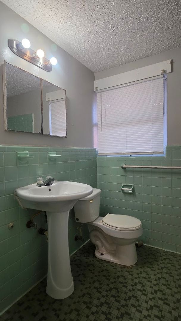 Building Photo - 4/1